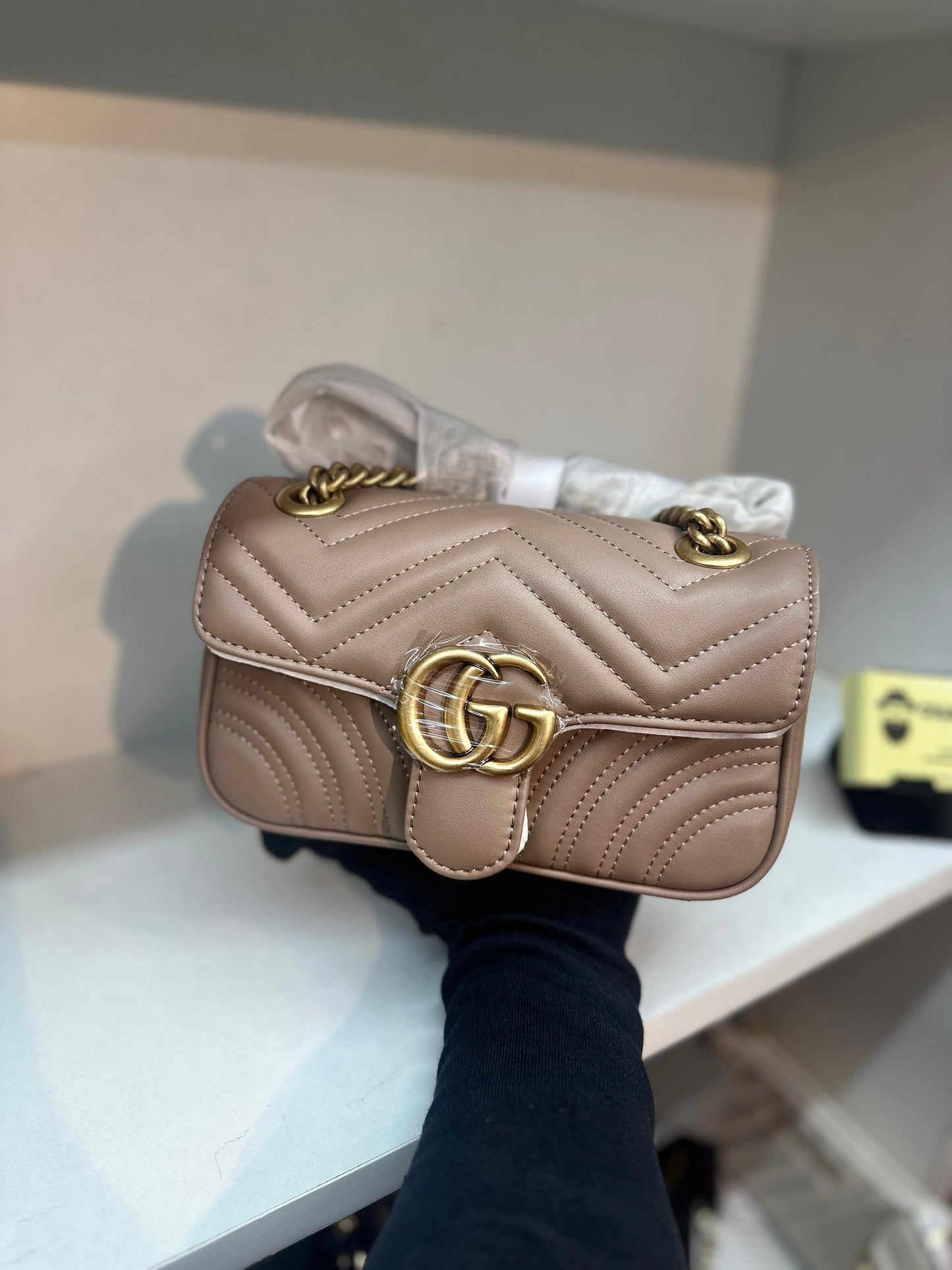 Gucci Calf Leather Handbag – Premium Italian Craftsmanship -Collection Hub